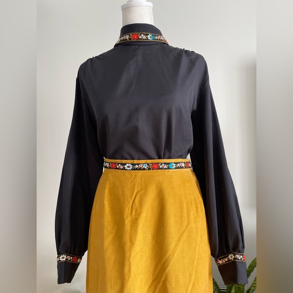 Vintage 70s Judy Bond Cottage-core Embroidered Trim Blouse & Skirt Set - Picture 3 of 10